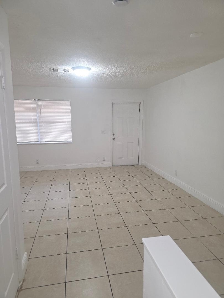 3640 Ne 1st Avenue - Photo 2