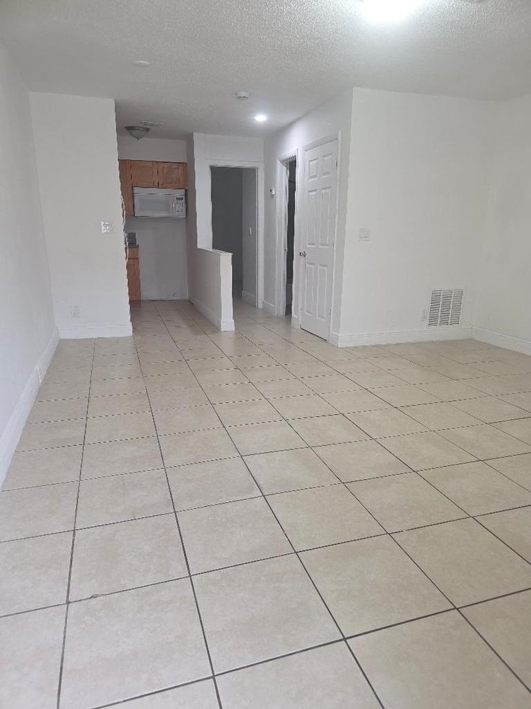 3640 Ne 1st Avenue - Photo 4