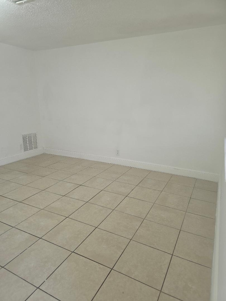 3640 Ne 1st Avenue - Photo 5