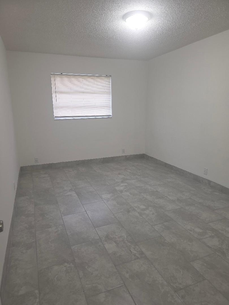 3640 Ne 1st Avenue - Photo 6