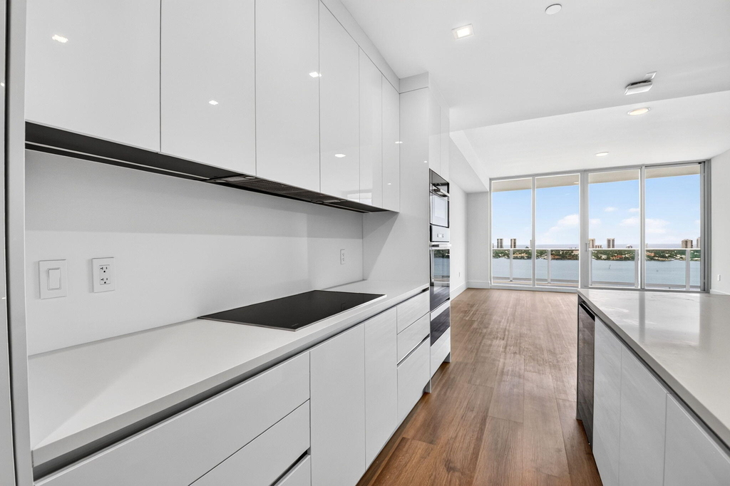 220 Lake Shore Drive - Photo 2