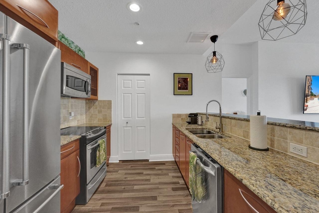 511 Lucerne Avenue - Photo 0