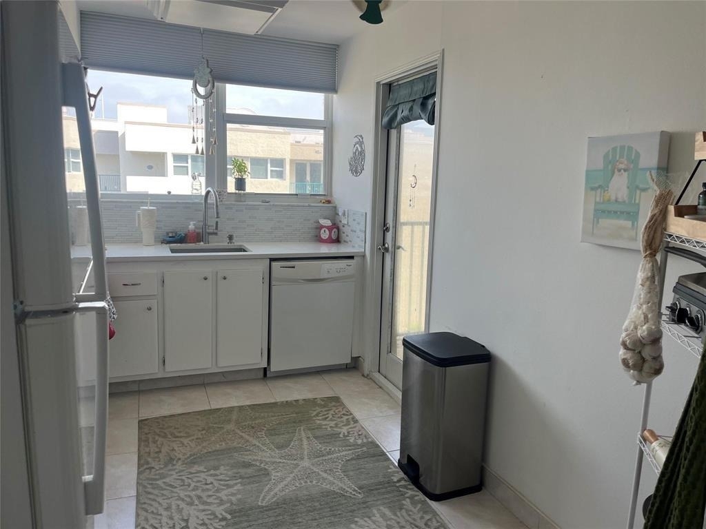 1237 S Hillsboro Mile N - Photo 12