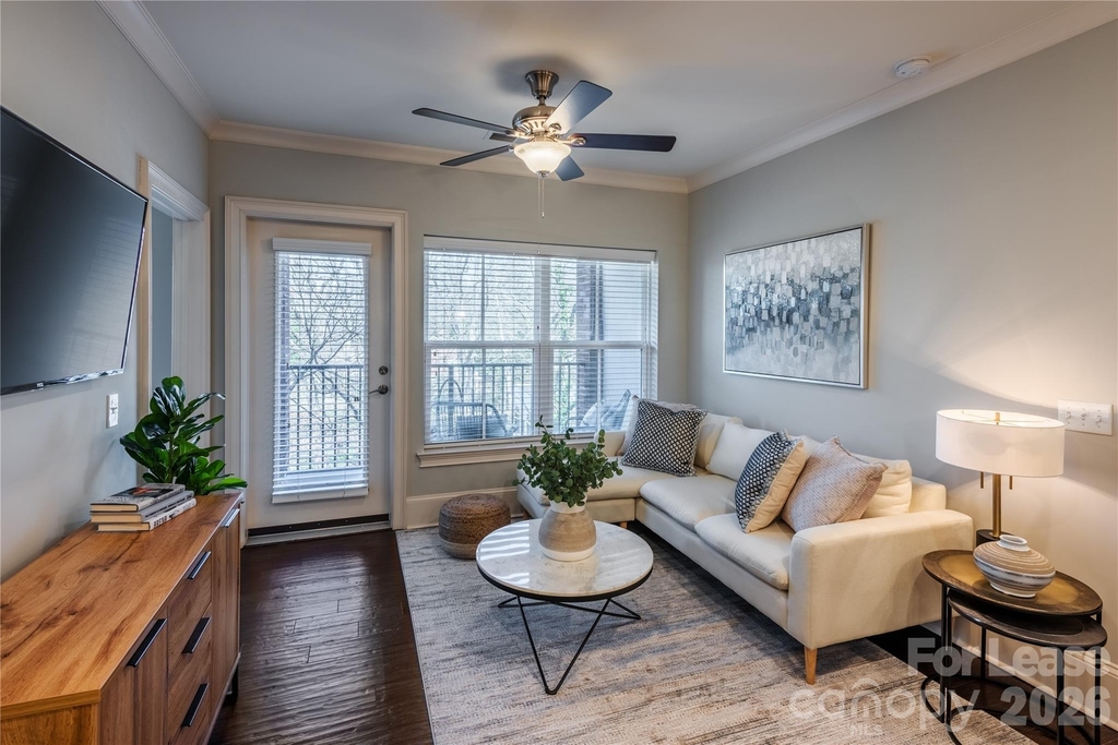 511 Queens Road - Photo 2