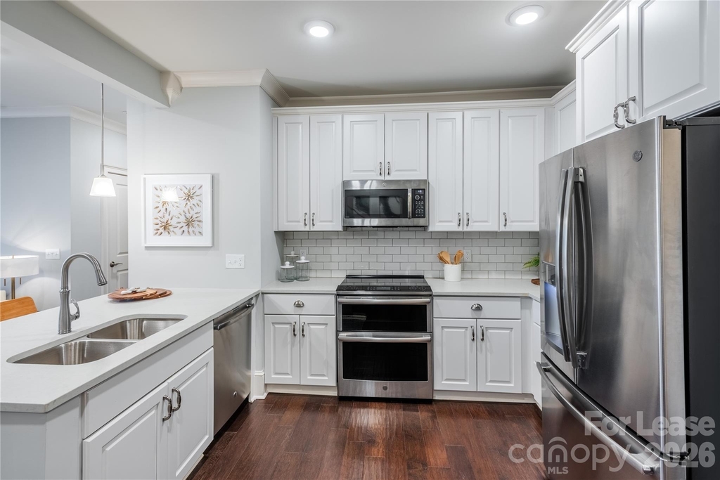 511 Queens Road - Photo 1