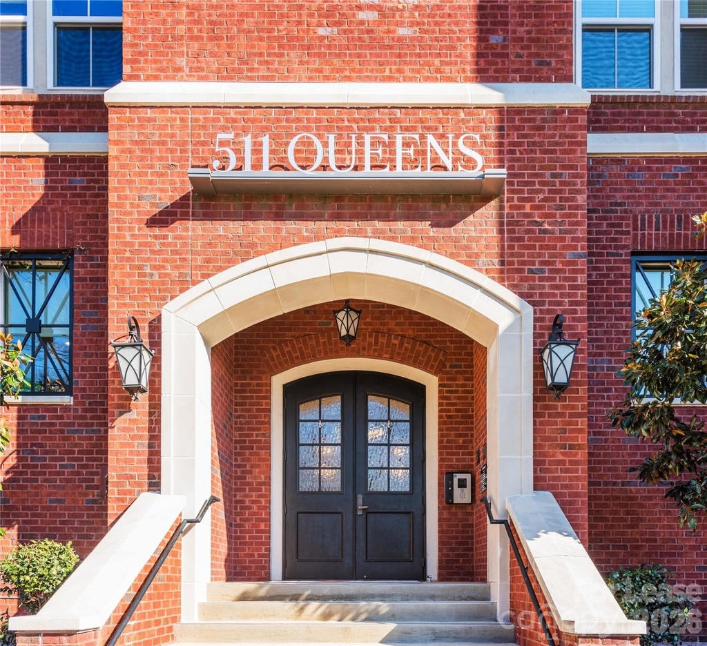 511 Queens Road - Photo 0