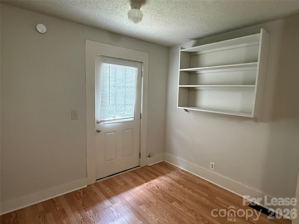 701 Louise Avenue - Photo 3