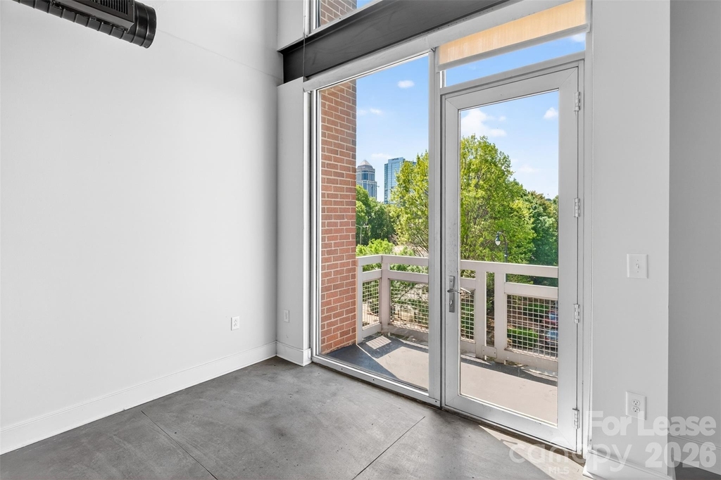 710 W Trade Street - Photo 13