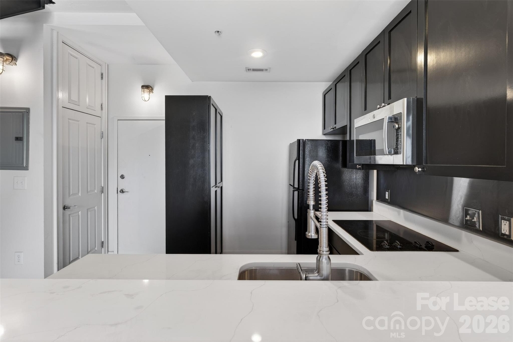 710 W Trade Street - Photo 6