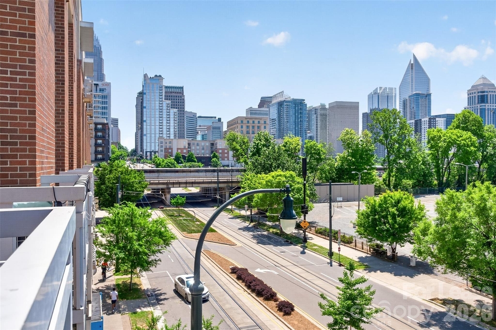 710 W Trade Street - Photo 0