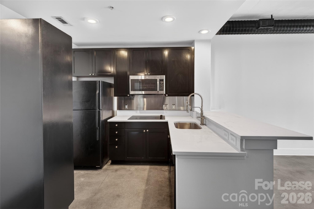 710 W Trade Street - Photo 4
