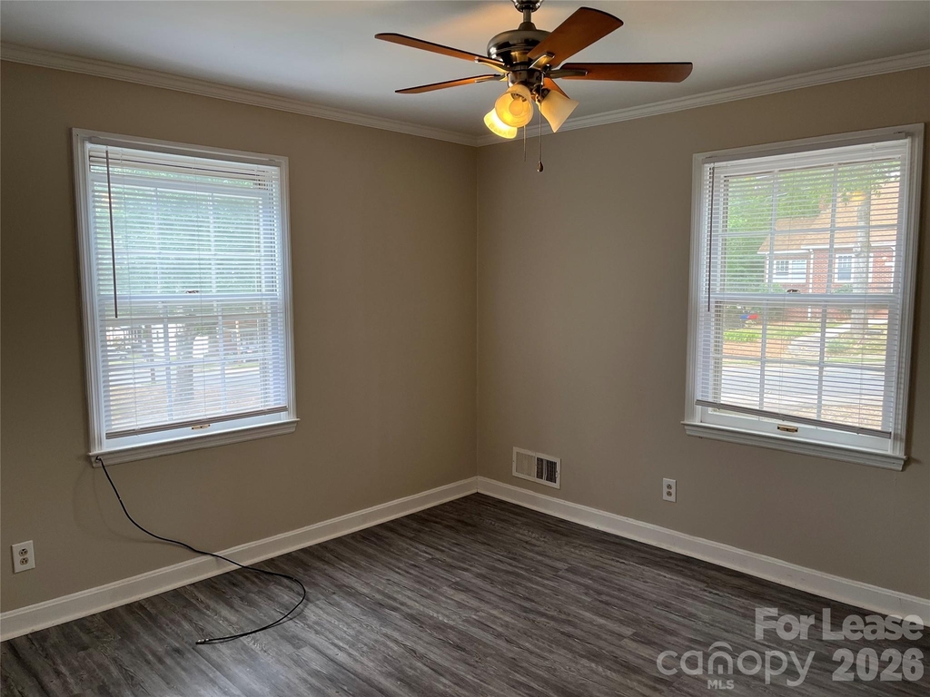 606 Montgomery Avenue - Photo 2