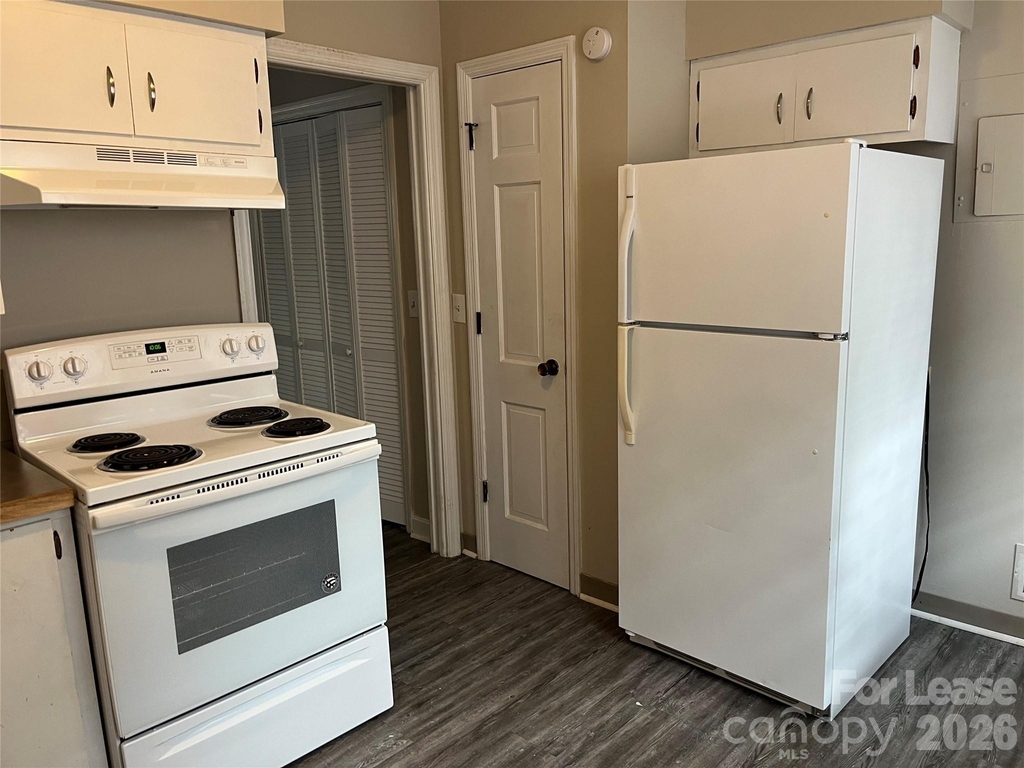 606 Montgomery Avenue - Photo 3
