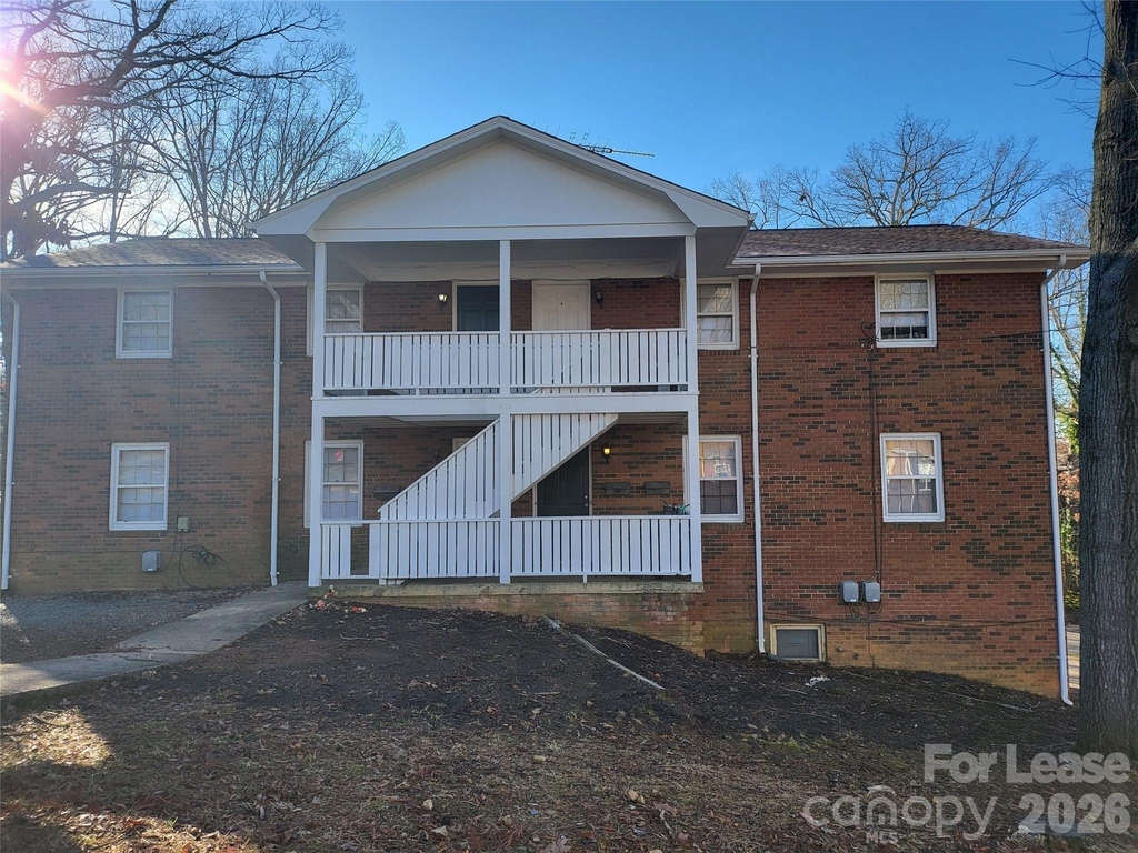 606 Montgomery Avenue - Photo 0