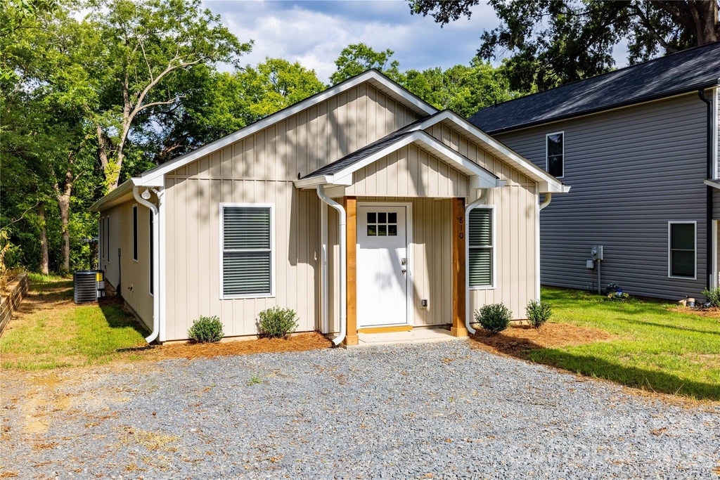 810 Long Street - Photo 1