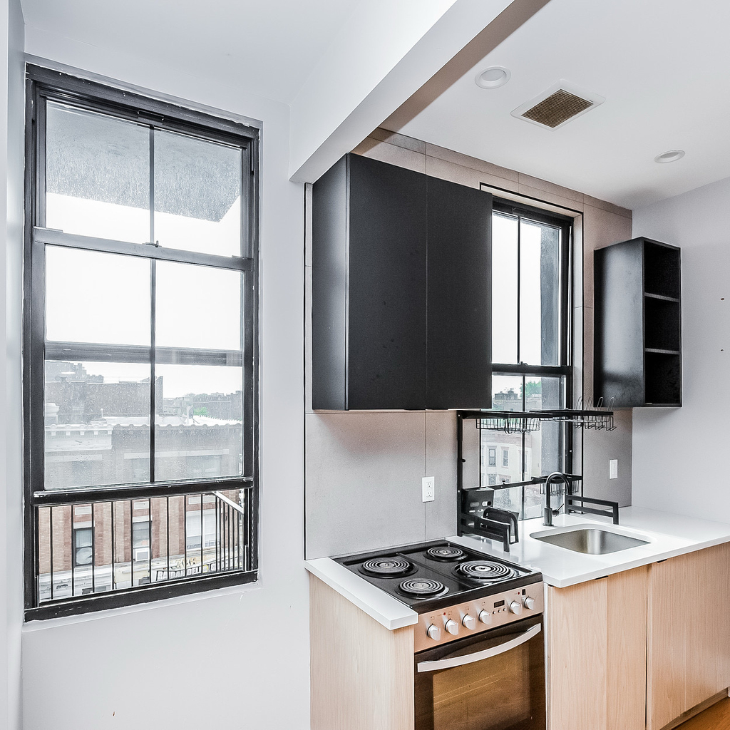 1520 St Johns Place - Photo 3