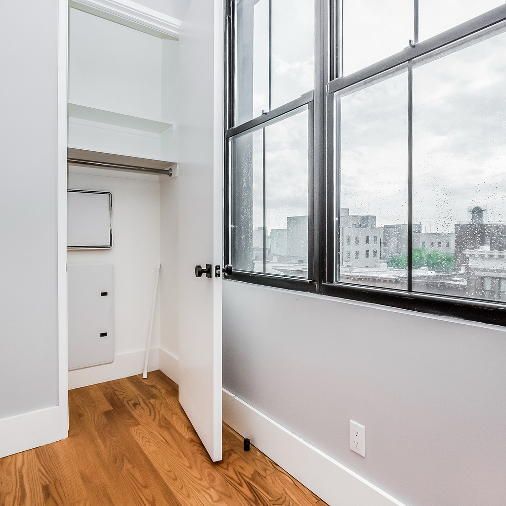 1520 St Johns Place - Photo 5