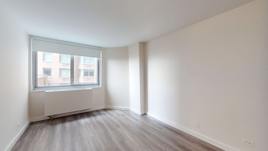 401 E 34th St - Photo 4
