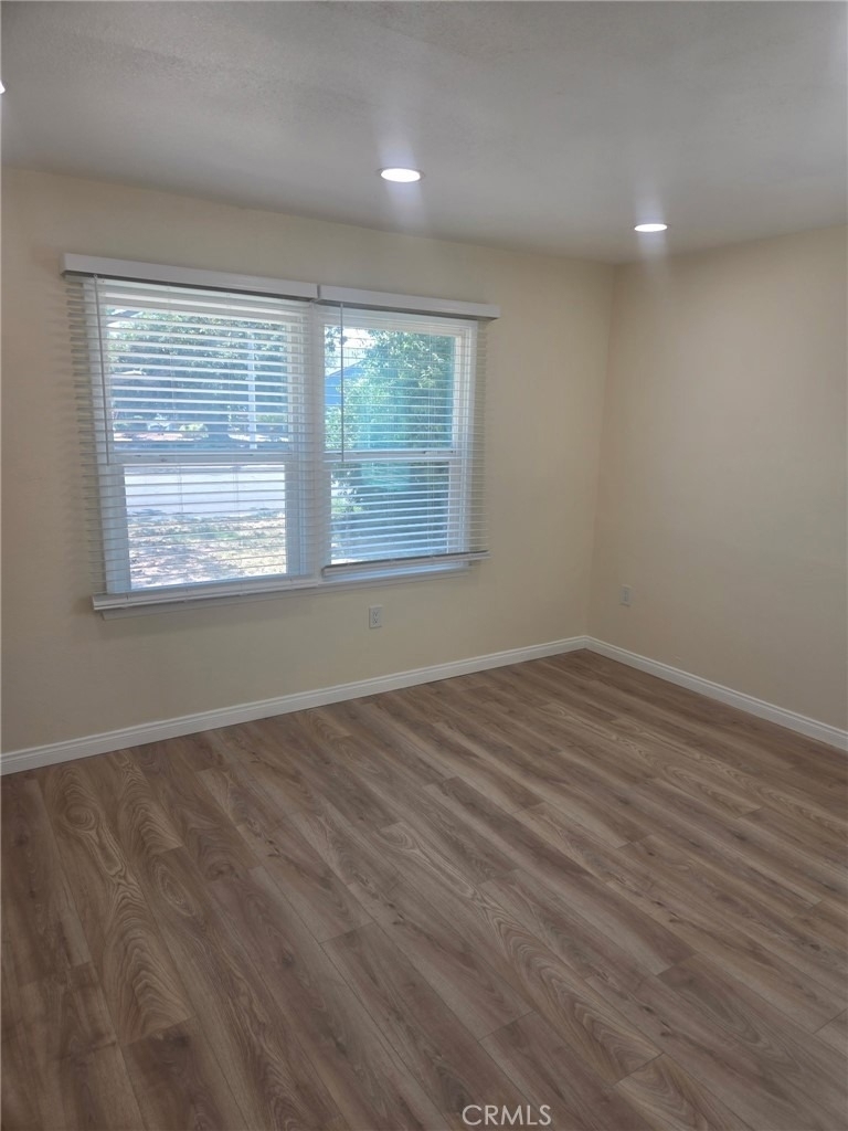 929 E Barbara - Photo 5
