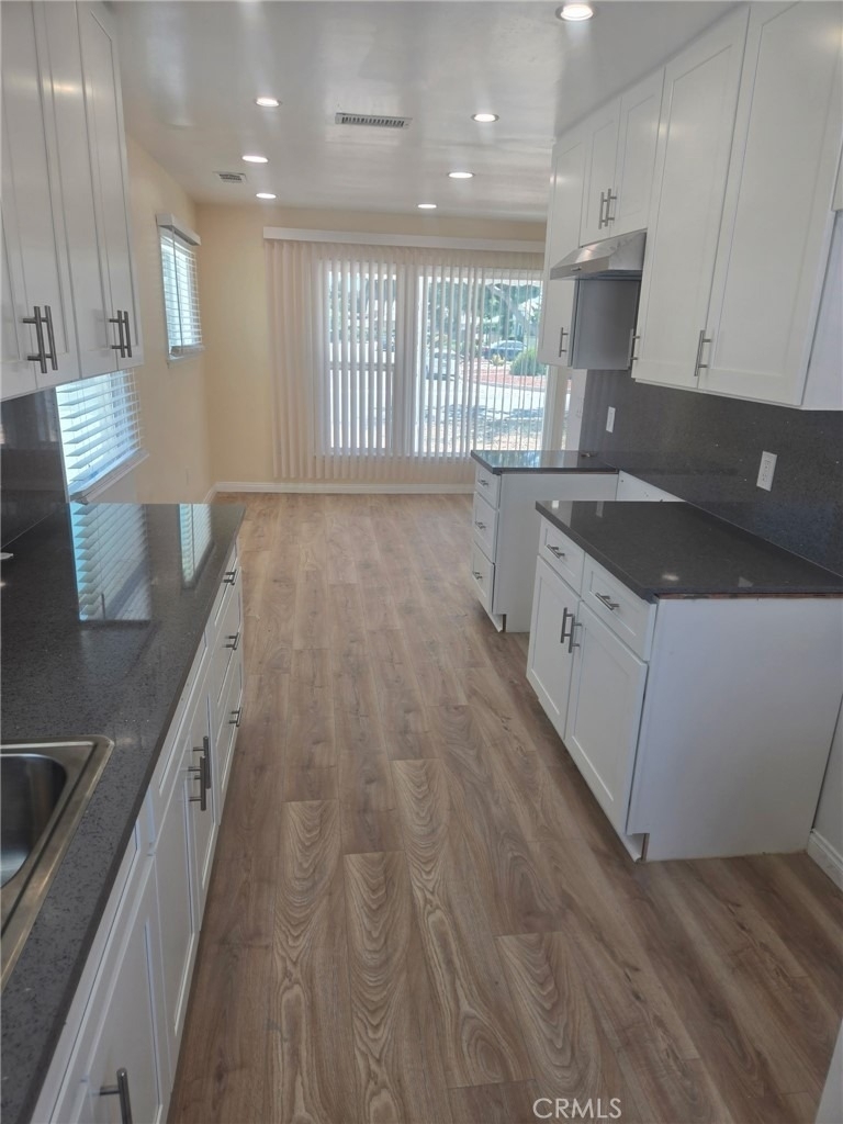 929 E Barbara - Photo 4
