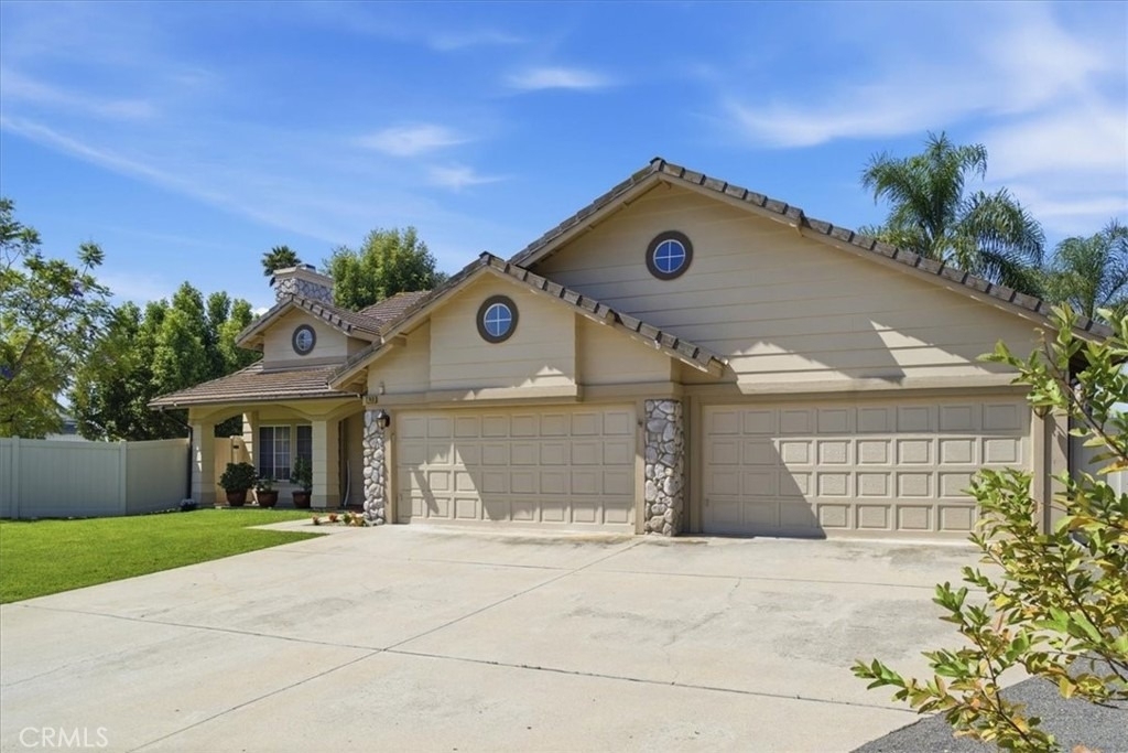 2749 Silver Oak - Photo 2