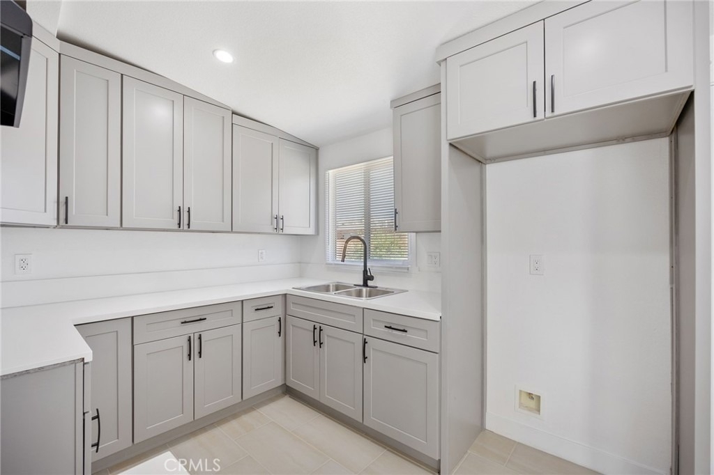 709 W Avenue H12 - Photo 10