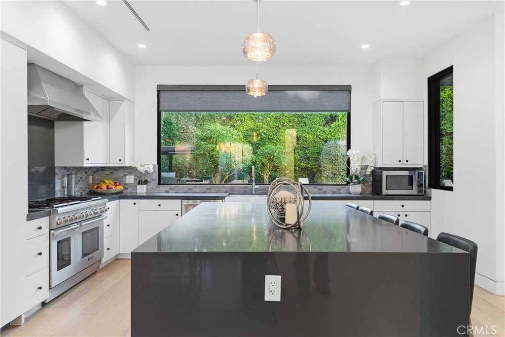 4545 Stern Avenue - Photo 5
