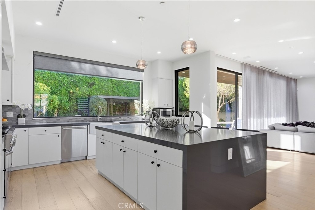 4545 Stern Avenue - Photo 3