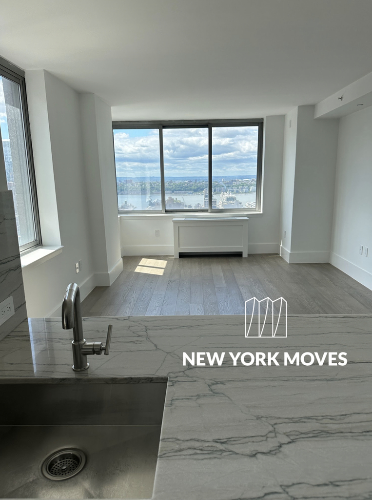 West 47th Street - Photo 2