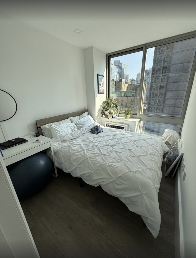 West 47th Street - Photo 9