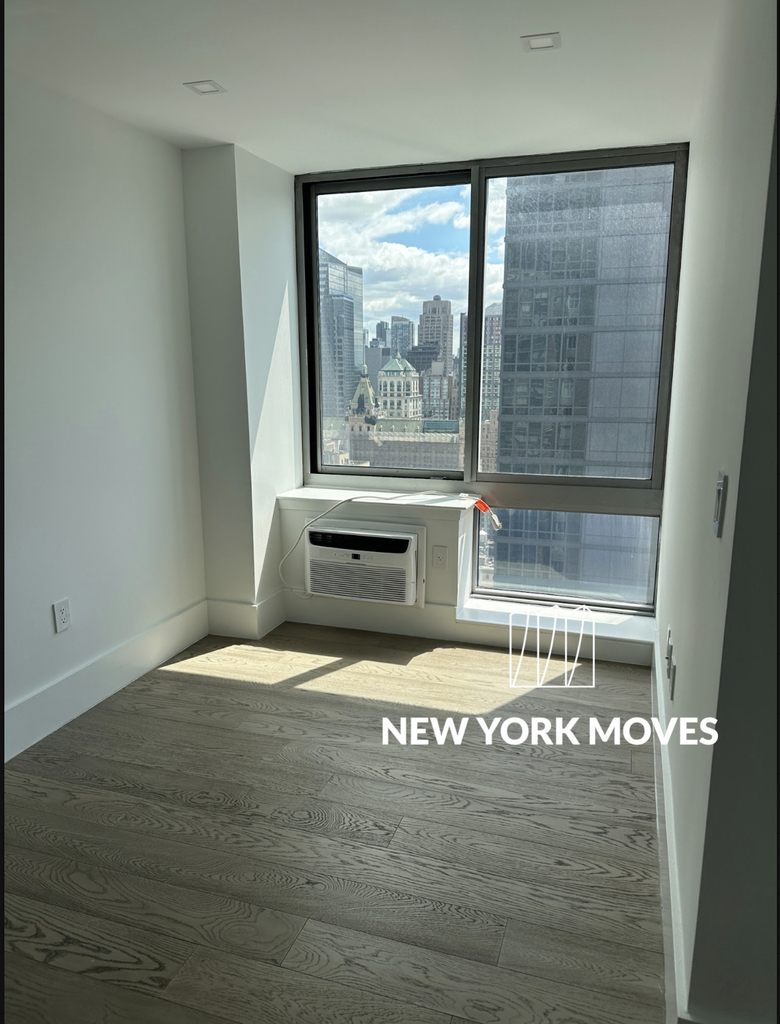 West 47th Street - Photo 8