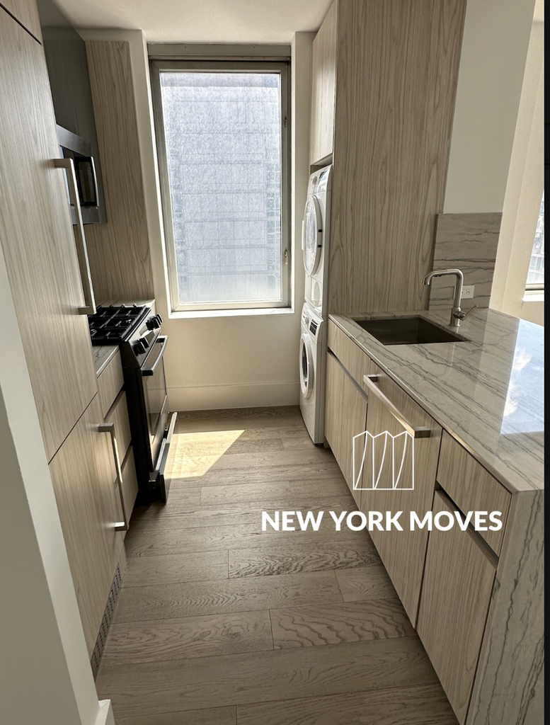West 47th Street - Photo 13