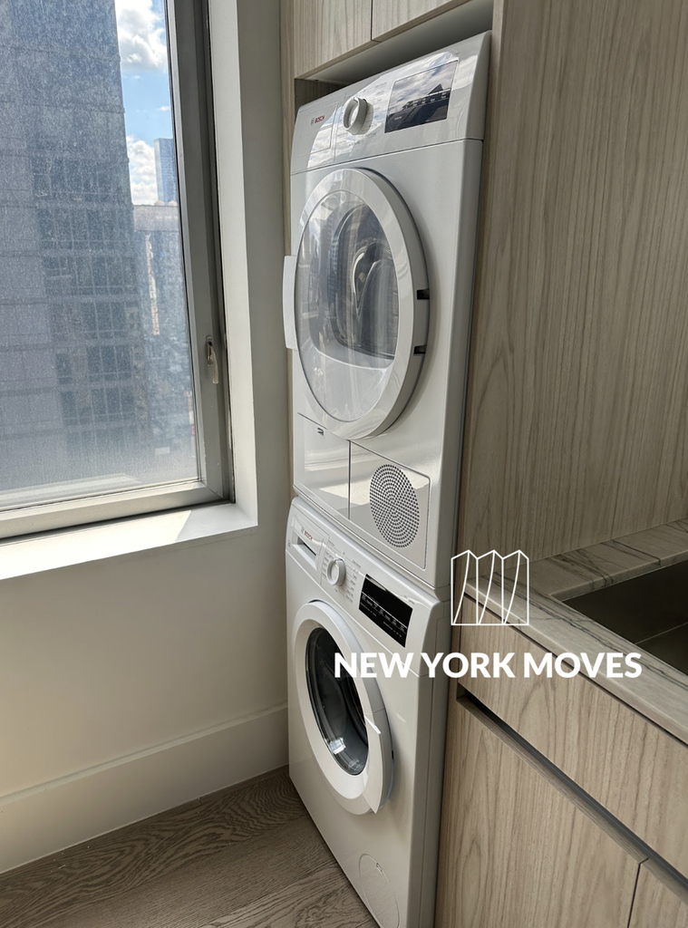 West 47th Street - Photo 12