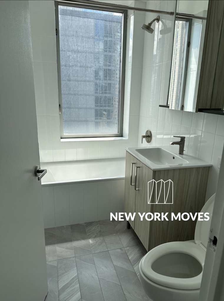 West 47th Street - Photo 6