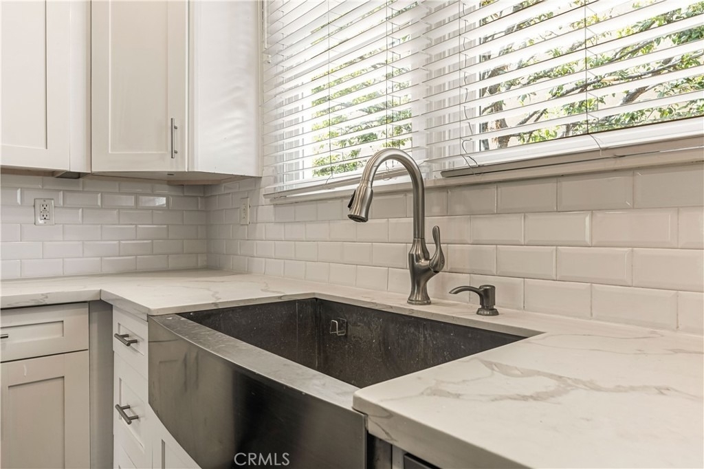 16601 Valerio Street - Photo 7