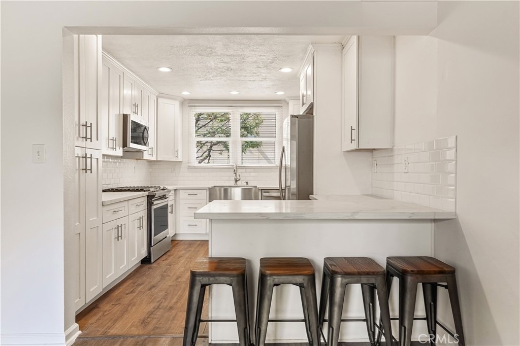16601 Valerio Street - Photo 8