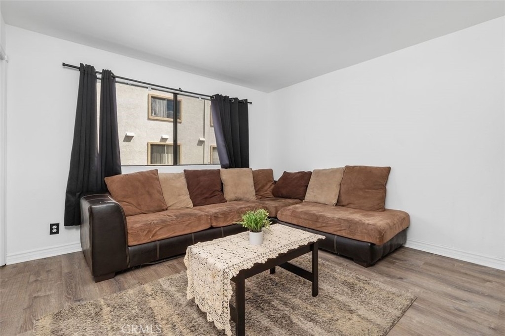 18415 Collins - Photo 3