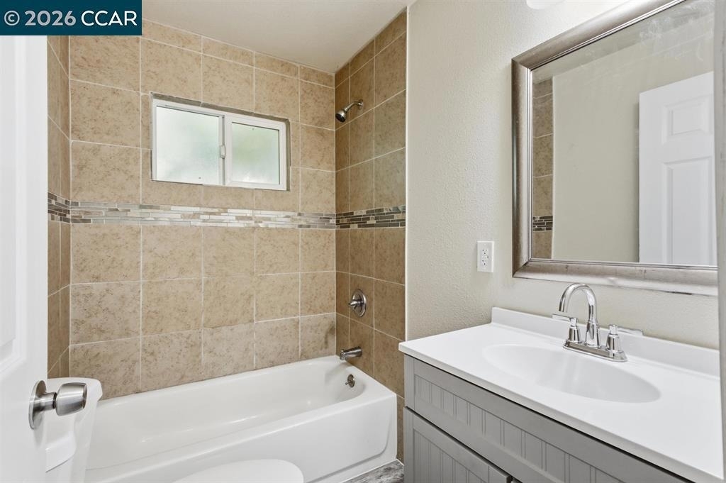 2225 E Myrtle St - Photo 9