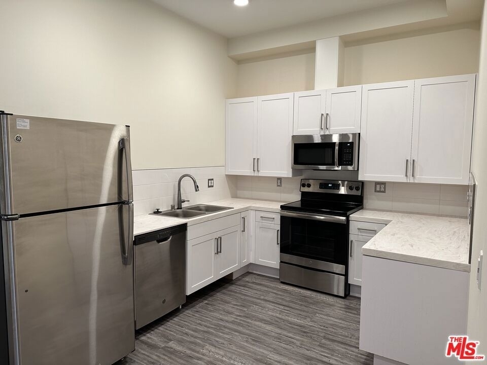 11115 Mccormick Street - Photo 1