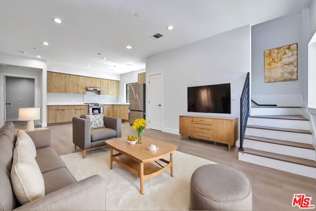 102 Marion Boulevard - Photo 0