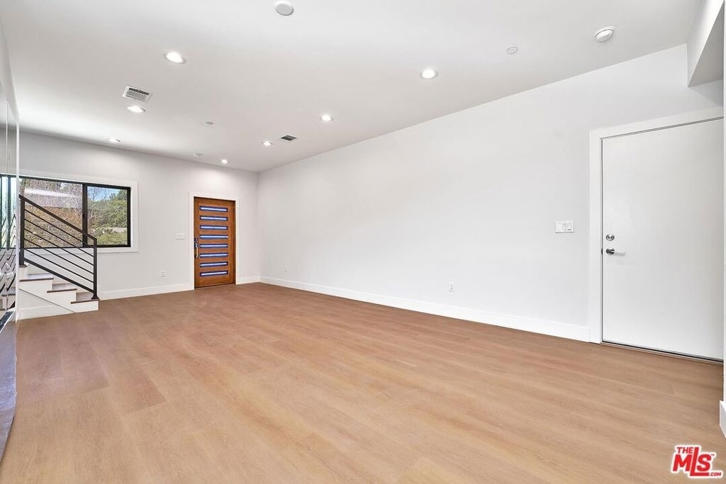 102 Marion Boulevard - Photo 3