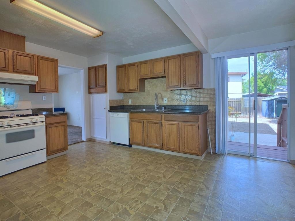 6190 Dixie Dr - Photo 2