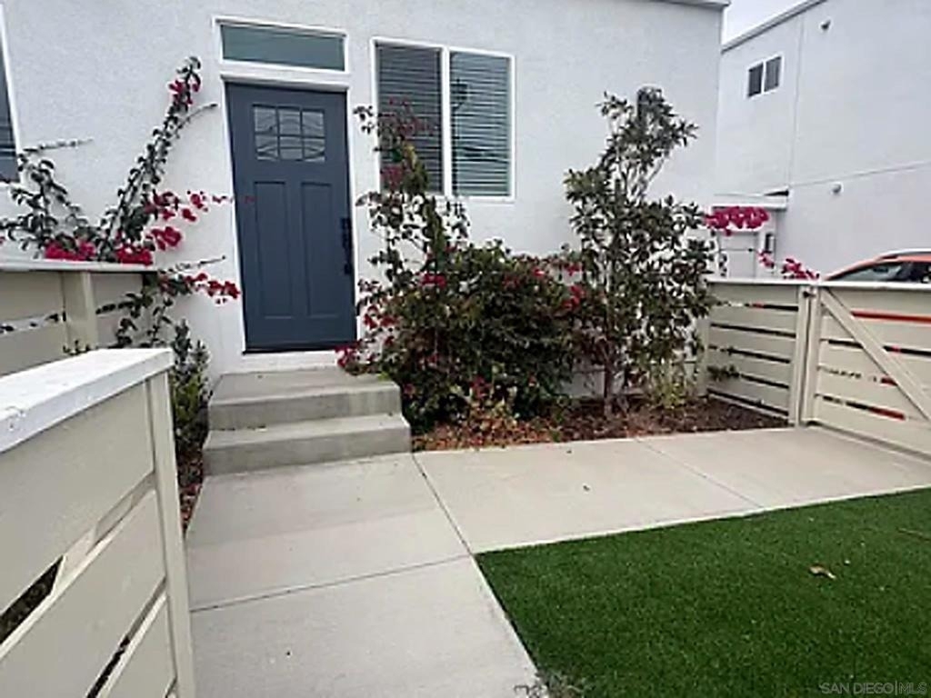 1226 Fern Ave - Photo 2