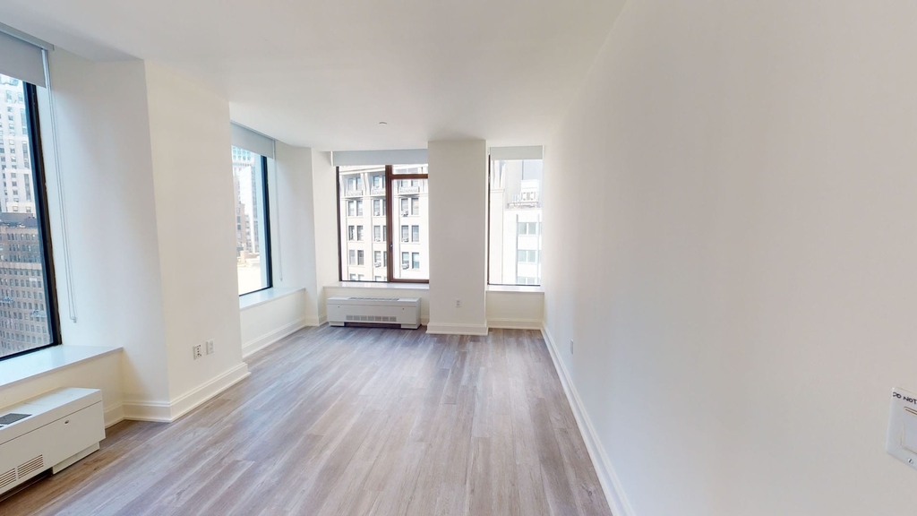 10 Hanover Square - Photo 1