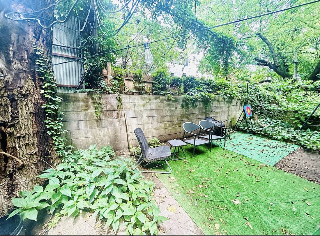 Bainbridge Street - Photo 11