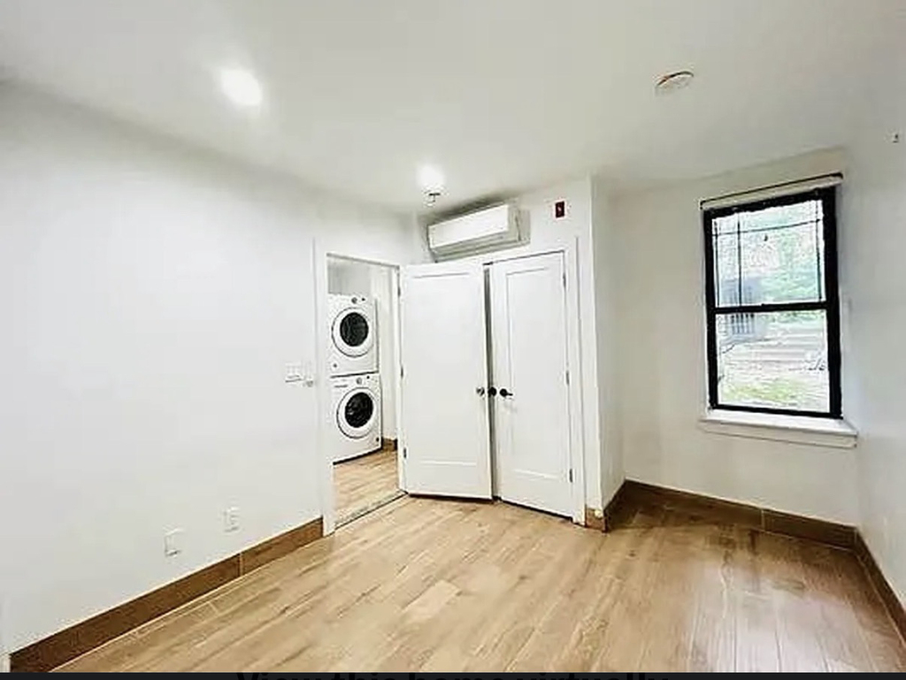 Bainbridge Street - Photo 7
