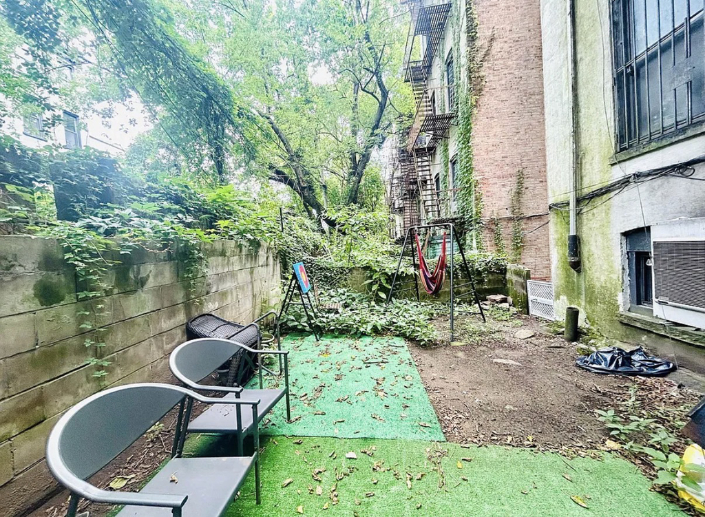 Bainbridge Street - Photo 12