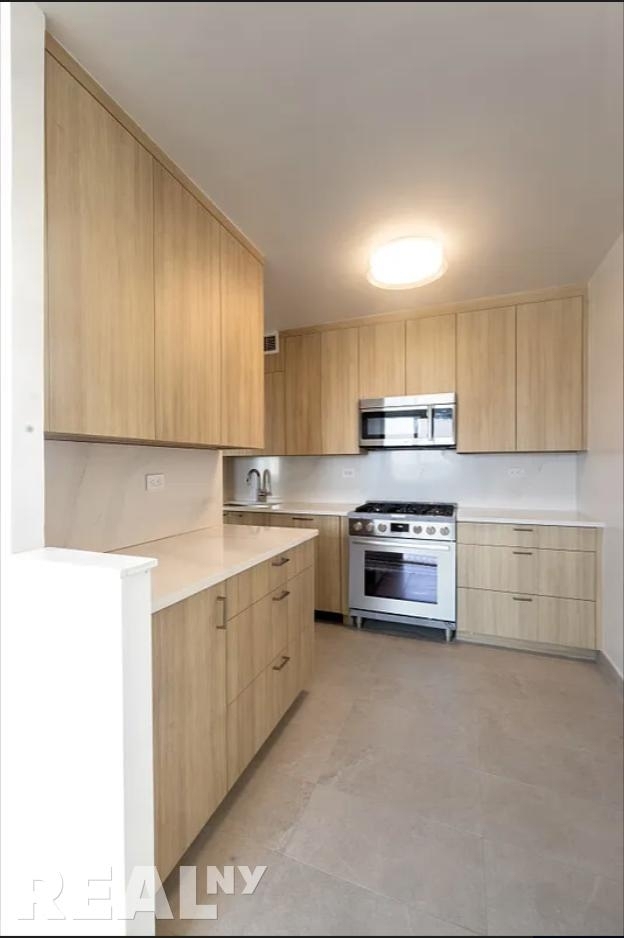 W End Ave - Photo 2