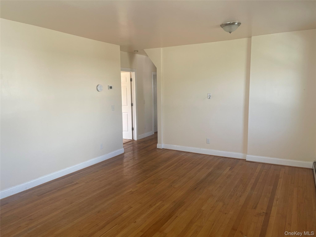 918 10th St - Photo 3