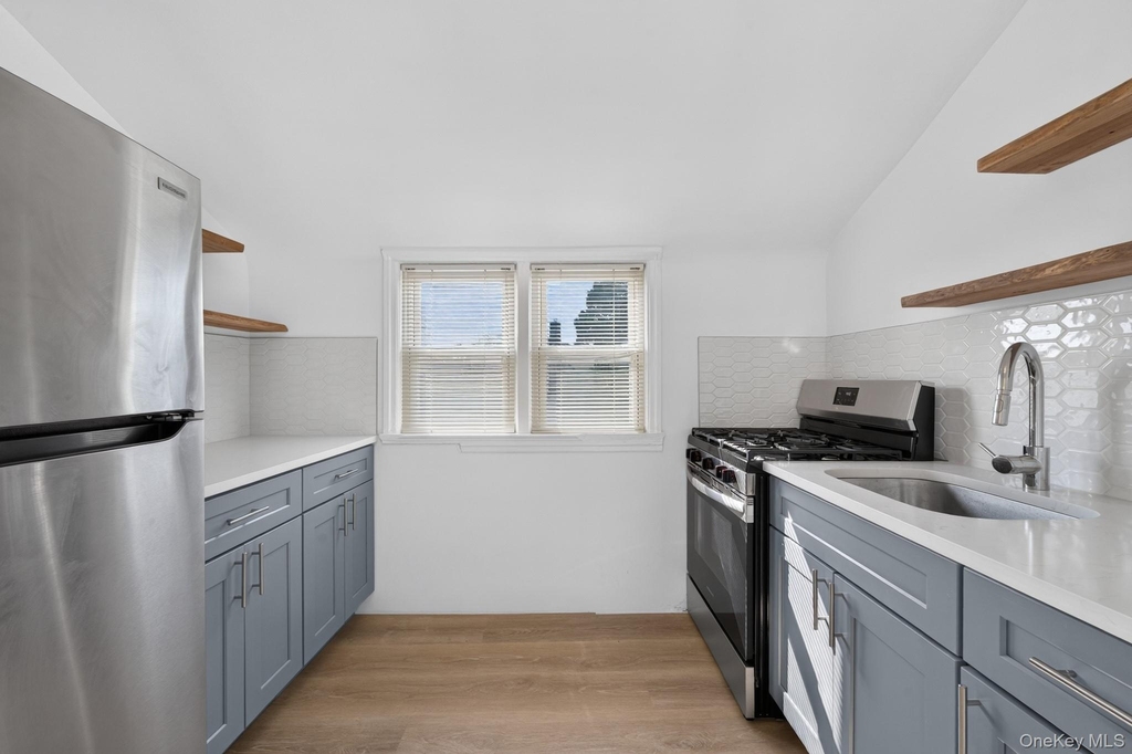 69 Bank Street - Photo 2